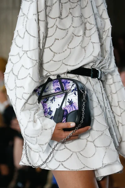 Look 95
